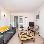 Cosy 2 Bedroom Flat Close To Tower Bridge With Free Parking