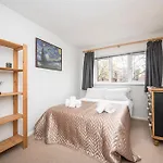 Cosy 2 Bedroom Flat Close To Tower Bridge With Free Parking