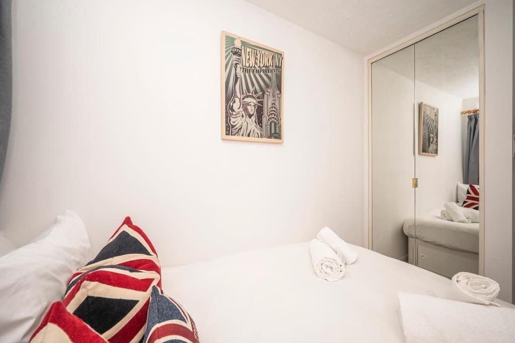 Cosy 2 Bedroom Flat Close To Tower Bridge With Free Parking *