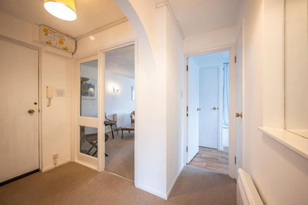 Cosy 2 Bedroom Flat Close To Tower Bridge With Free Parking *