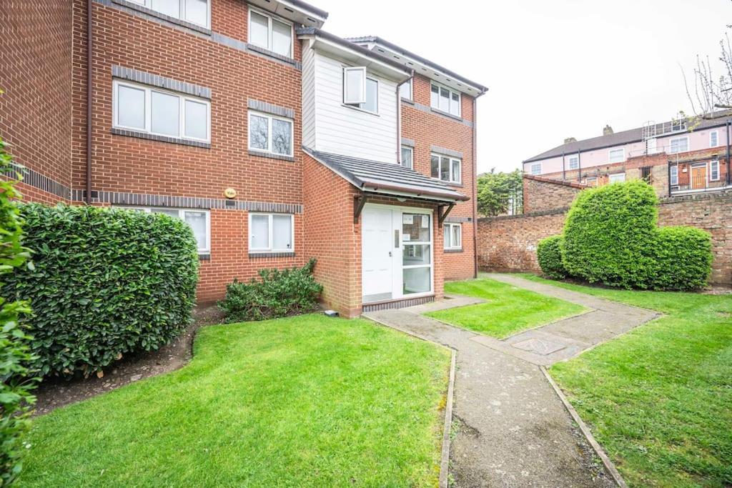 Cosy 2 Bedroom Flat Close To Tower Bridge With Free Parking Appartamento *